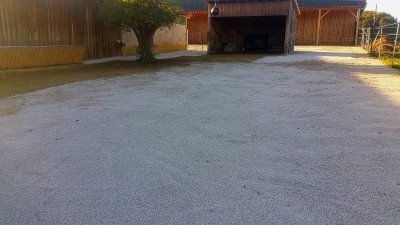 Der hintere Paddock mit der kleinen Liegehütte